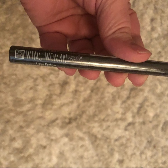 Wing Woman eyeliner - Picture 2 of 7